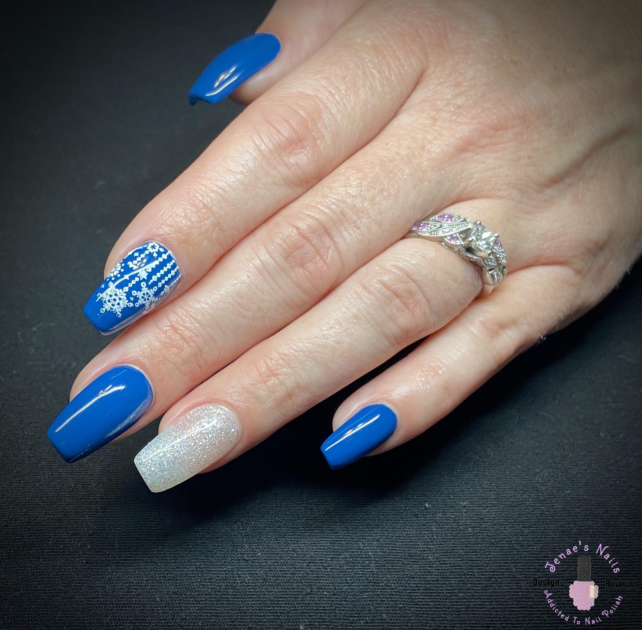 27 Charming Winter Nail Designs : Snowflake Ombre Tapered Square Nails